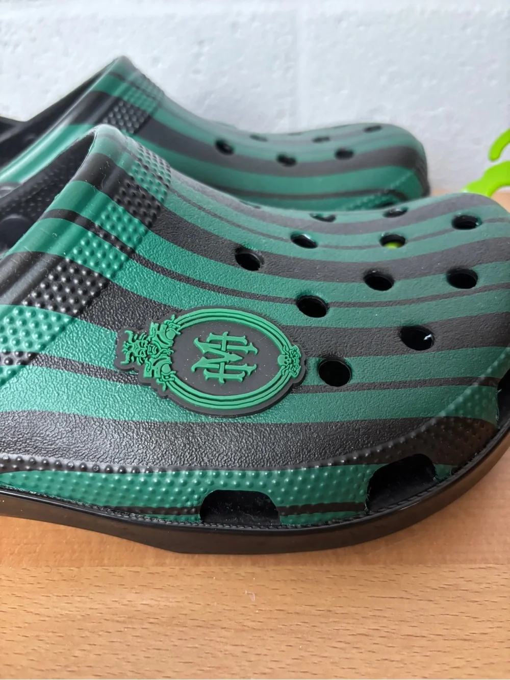 CROCS fun striped